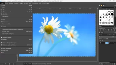 Captura de tela demonstrativa do GIMP. Ela tem o fundo característico do Windows 11. Além disso, ela mostra as opções disponíveis dentro do menu 