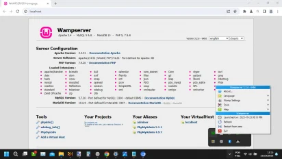 Captura de tela exemplo do WampServer rodando no Chromium. Também mostra o ícone do WampServer na área de notificação do Windows.